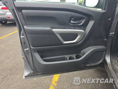 2018 Nissan TITAN SV Crew Cab Extra Short Bed - zdjęcie 9 z 43 - miniatura