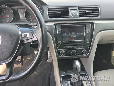 2017 Volkswagen Passat 1.8T R-Line w/Comfort Pkg - zdjęcie 11 z 26 - miniatura