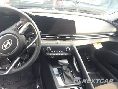 2025 Hyundai Elantra SEL Convenience - zdjęcie 11 z 23 - miniatura