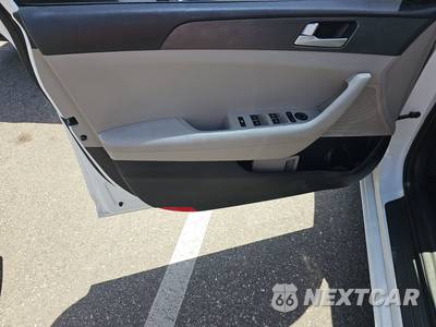 2016 Hyundai Sonata SE - zdjęcie 9 z 20 - miniatura