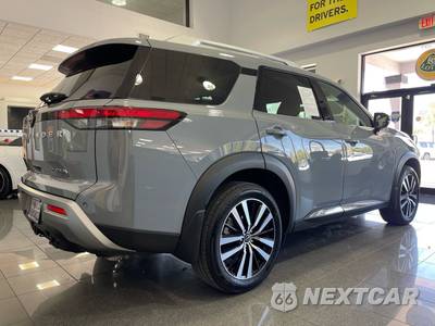 2025 Nissan Pathfinder Platinum - zdjęcie 5 z 54 - miniatura