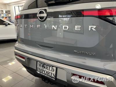 2025 Nissan Pathfinder Platinum - zdjęcie 18 z 54 - miniatura