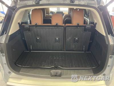 2025 Nissan Pathfinder Platinum - zdjęcie 36 z 54 - miniatura