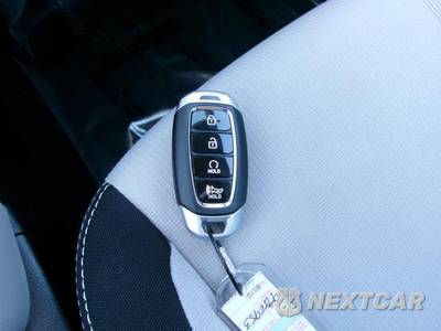 2025 Hyundai Venue SEL - zdjęcie 9 z 18 - miniatura