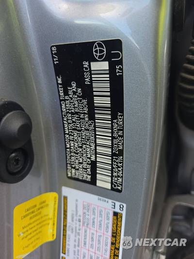 2019 Toyota C-HR XLE - zdjęcie 14 z 39 - miniatura