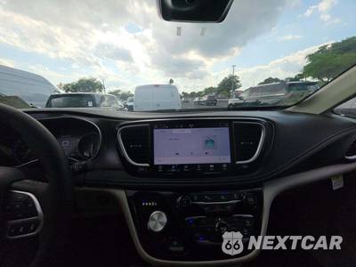 2024 Chrysler Pacifica Touring L 121.6" WB - zdjęcie 5 z 10 - miniatura