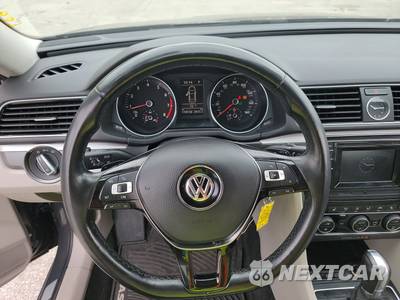 2016 Volkswagen Passat 1.8T R-Line w/Comfort Pkg - zdjęcie 10 z 39 - miniatura