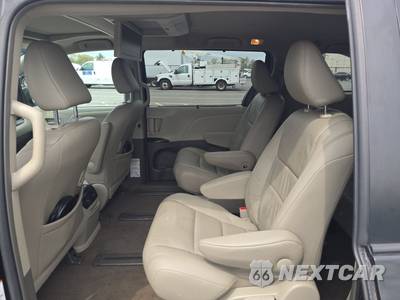 2017 Toyota Sienna XLE Premium 7-Passenger 119.3" WB - zdjęcie 13 z 40 - miniatura