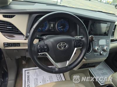 2017 Toyota Sienna XLE Premium 7-Passenger 119.3" WB - zdjęcie 10 z 40 - miniatura