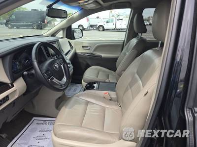 2017 Toyota Sienna XLE Premium 7-Passenger 119.3" WB - zdjęcie 7 z 40 - miniatura