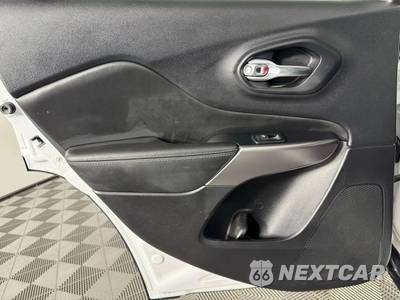 2022 Jeep Cherokee Latitude Lux - zdjęcie 43 z 48 - miniatura
