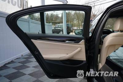 2021 BMW 5 Series Sedan 530i xDrive - zdjęcie 42 z 50 - miniatura