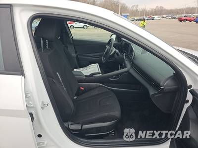 2025 Hyundai Elantra SEL Sport - zdjęcie 14 z 21 - miniatura
