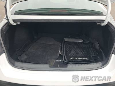 2025 Hyundai Elantra SEL Sport - zdjęcie 11 z 21 - miniatura