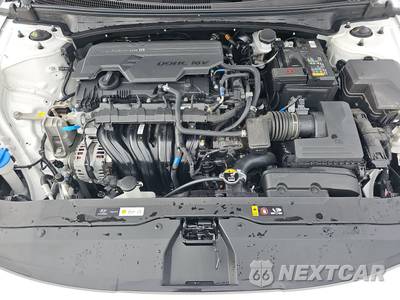 2025 Hyundai Elantra SEL Sport - zdjęcie 7 z 21 - miniatura