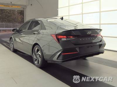 2025 Hyundai Elantra SEL Sport - zdjęcie 2 z 20 - miniatura