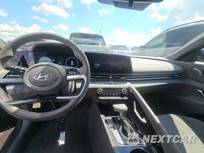 2025 Hyundai Elantra SEL Convenience - zdjęcie 6 z 21 - miniatura