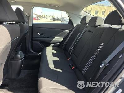 2025 Hyundai Elantra SEL Convenience - zdjęcie 12 z 19 - miniatura