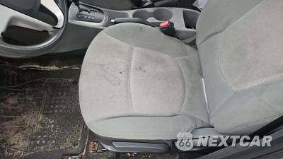2012 Hyundai Accent GLS Sedan - zdjęcie 14 z 18 - miniatura