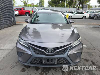 2019 Toyota Camry SE - zdjęcie 2 z 54 - miniatura