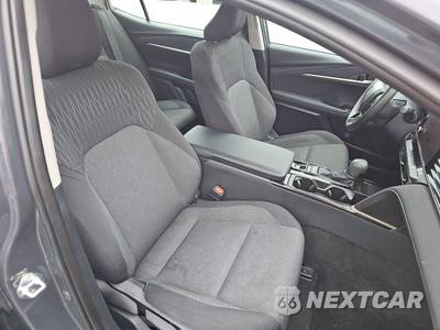 2025 Toyota Camry LE - zdjęcie 8 z 44 - miniatura