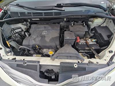 2015 Toyota Sienna XLE 8-Passenger 119.3" WB - zdjęcie 16 z 19 - miniatura