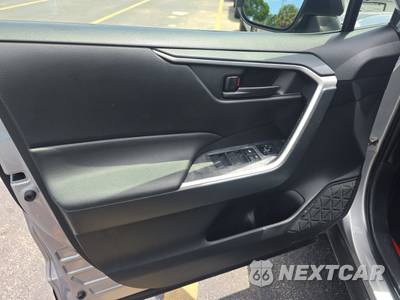 2019 Toyota RAV4 LE - zdjęcie 9 z 24 - miniatura