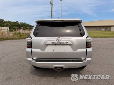 2016 Toyota 4Runner SR5 - zdjęcie 6 z 34 - miniatura