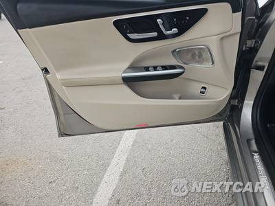 2023 Mercedes-Benz C 300 Sedan - zdjęcie 9 z 19 - miniatura