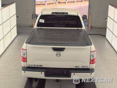 2018 Nissan TITAN SL Crew Cab Short Bed - zdjęcie 5 z 27 - miniatura
