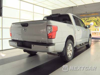 2018 Nissan TITAN SV Crew Cab Short Bed - zdjęcie 4 z 25 - miniatura