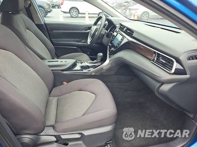 2020 Toyota Camry Hybrid LE - zdjęcie 8 z 40 - miniatura