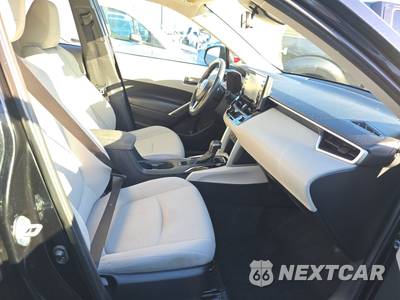 2022 Toyota Corolla Cross LE - zdjęcie 8 z 21 - miniatura