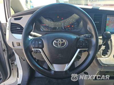 2015 Toyota Sienna LE 8-Passenger 119.3" WB - zdjęcie 10 z 39 - miniatura