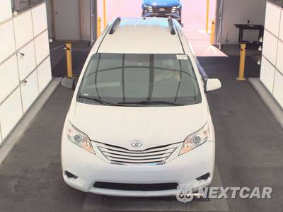 2015 Toyota Sienna LE 8-Passenger 119.3" WB - zdjęcie 2 z 39 - miniatura