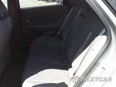 2025 Hyundai Elantra SEL Convenience - zdjęcie 17 z 23 - miniatura