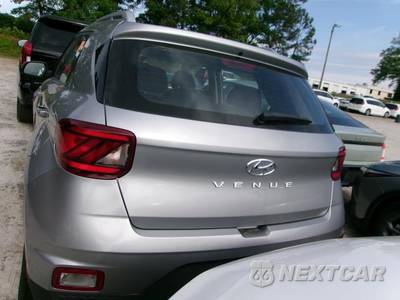 2025 Hyundai Venue SEL - zdjęcie 17 z 21 - miniatura