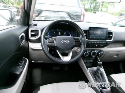 2025 Hyundai Venue SEL - zdjęcie 5 z 21 - miniatura