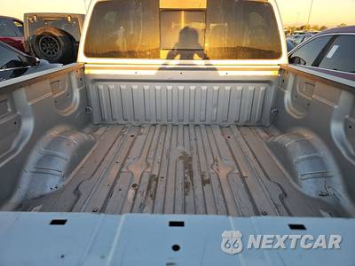 2017 Nissan TITAN SV Crew Cab Short Bed - zdjęcie 16 z 28 - miniatura