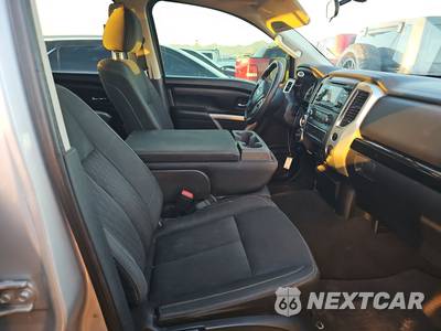 2017 Nissan TITAN SV Crew Cab Short Bed - zdjęcie 8 z 28 - miniatura