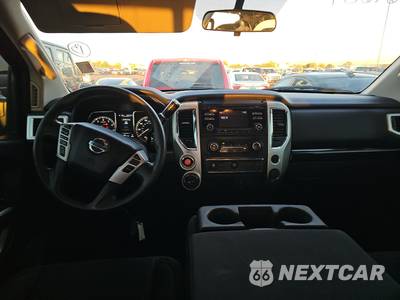 2017 Nissan TITAN SV Crew Cab Short Bed - zdjęcie 11 z 28 - miniatura