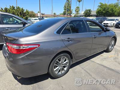 2017 Toyota Camry SE - zdjęcie 4 z 45 - miniatura