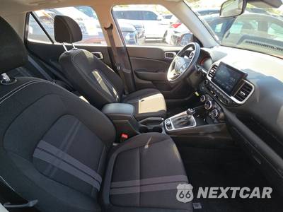 2025 Hyundai Venue SEL - zdjęcie 8 z 26 - miniatura