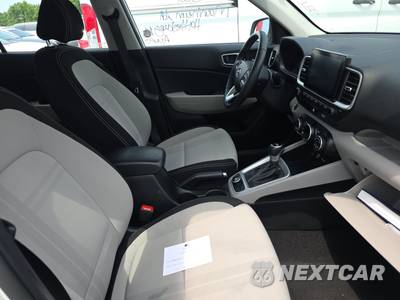 2025 Hyundai Venue SEL - zdjęcie 8 z 23 - miniatura