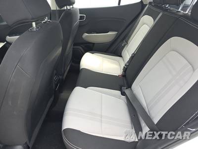 2025 Hyundai Venue SEL - zdjęcie 13 z 23 - miniatura