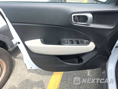 2025 Hyundai Venue SEL - zdjęcie 9 z 23 - miniatura