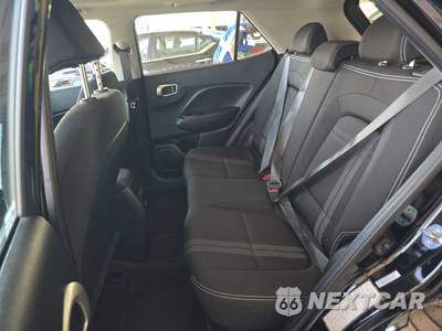2025 Hyundai Venue SEL - zdjęcie 13 z 23 - miniatura