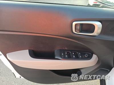 2025 Hyundai Venue SEL - zdjęcie 9 z 22 - miniatura