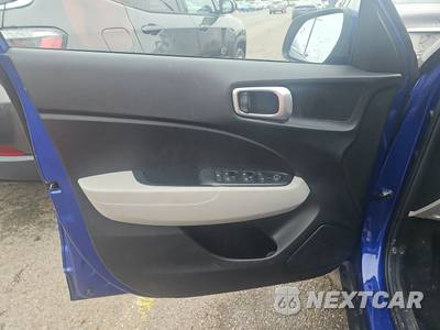 2025 Hyundai Venue SEL - zdjęcie 9 z 22 - miniatura
