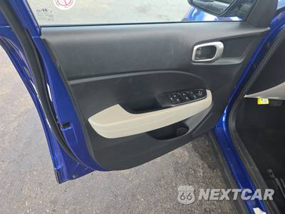 2025 Hyundai Venue SEL - zdjęcie 9 z 22 - miniatura